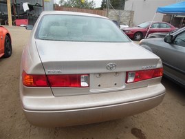 2000 TOYOTA CAMRY LE 4DR GOLD 2.2 AT Z19621